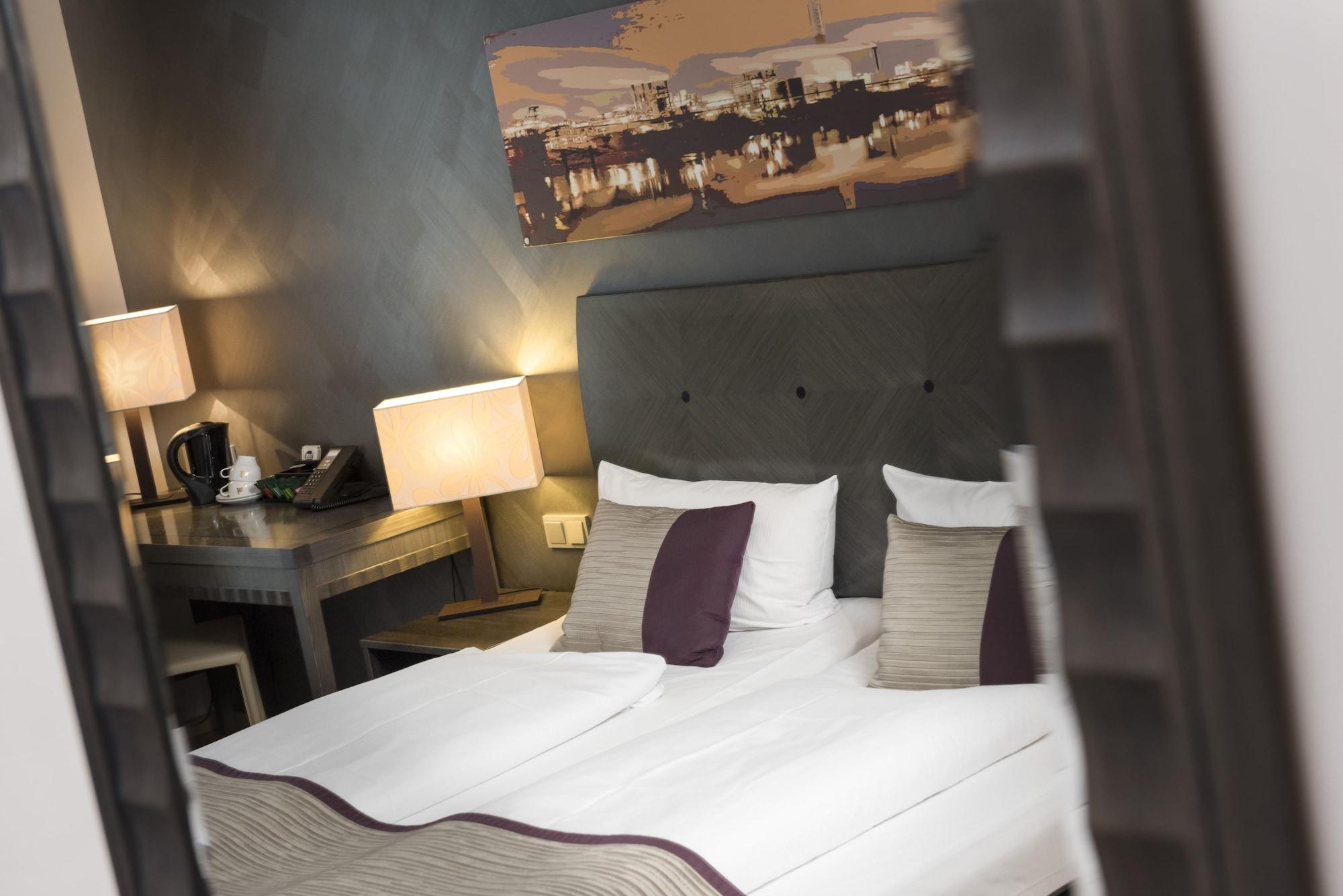 Wyndham Duisburger Hof Otel Oda fotoğraf