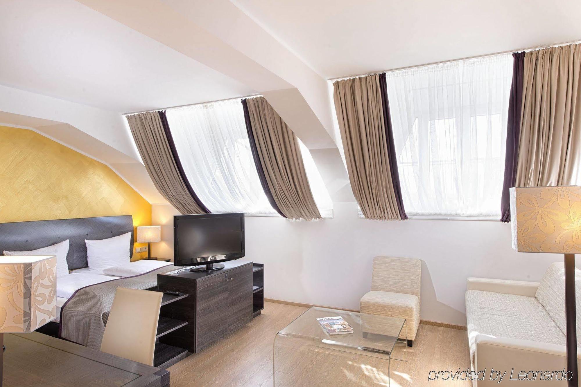 Wyndham Duisburger Hof Otel Oda fotoğraf