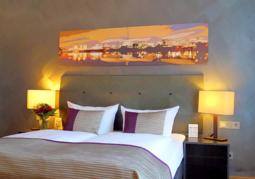 Wyndham Duisburger Hof Otel Oda fotoğraf