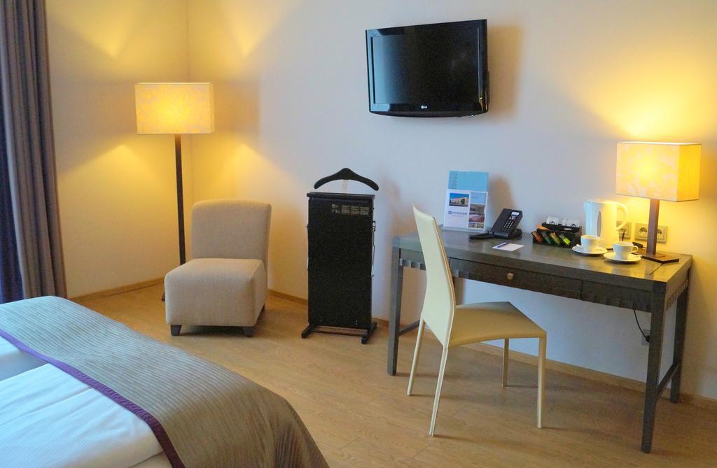 Wyndham Duisburger Hof Otel Oda fotoğraf